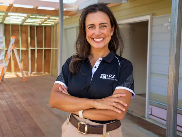 Builder-on-site-sunshine-coast-LRZ-construction-alice-acosta