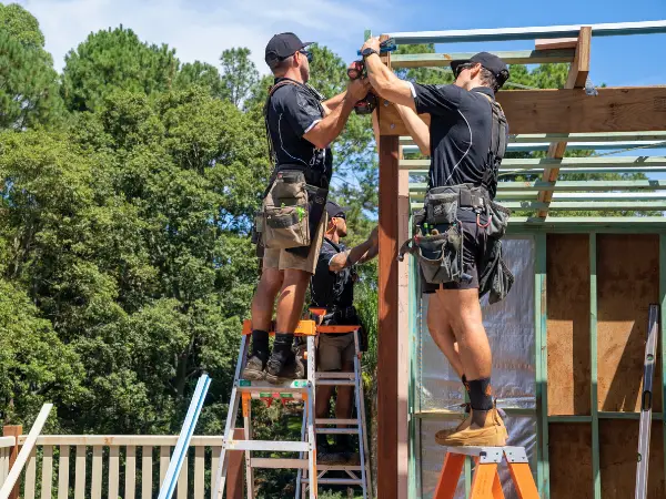 Builder-on-site-sunshine-coast-LRZ-construction-lorenzo-supervision