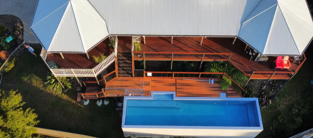 This coastal deck in Buderim was designed and built to suit Sunshine Coast conditions, combining durability, functionality, and a refined outdoor living experience.