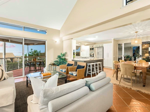 Living-Room-lrz-construction-sunshine-coast