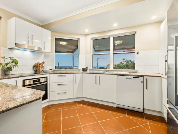 kitchen-renovation-lrz-construction-sunshine-coast.-